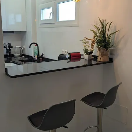 Comfortable In With Sea Views Apartman